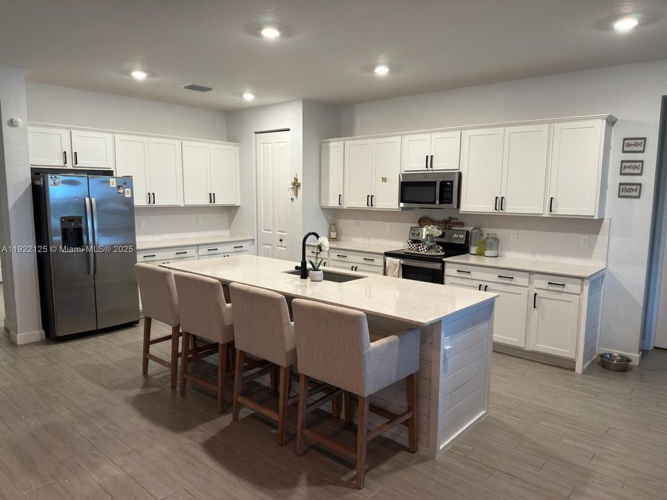 На продажу: $495,000 (4 спален, 3 ванн, 2583 Квадратных фут)