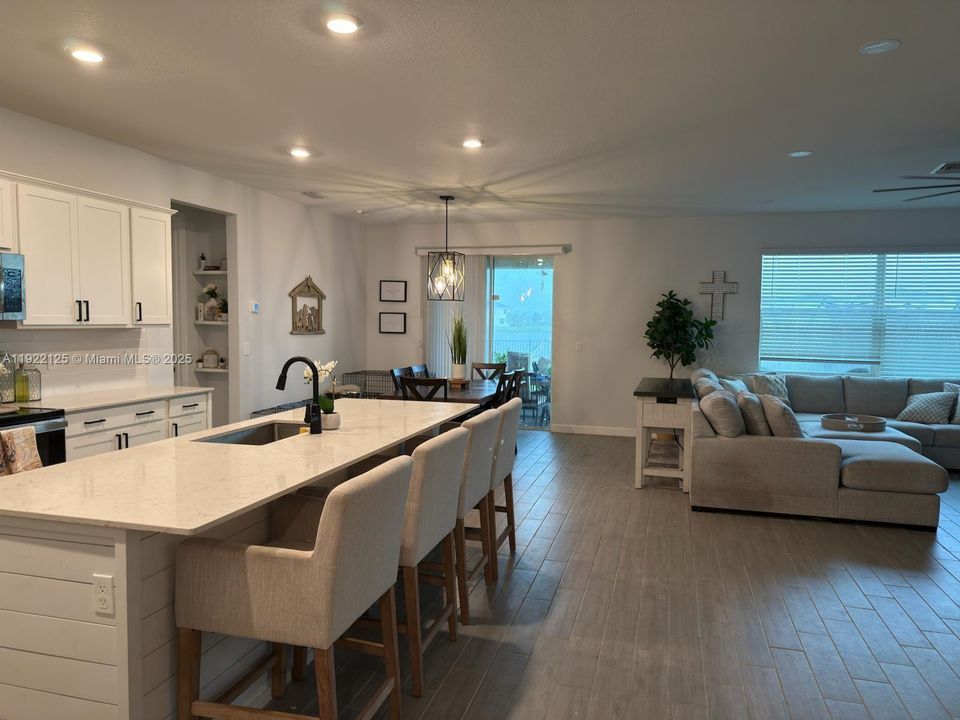 На продажу: $495,000 (4 спален, 3 ванн, 2583 Квадратных фут)