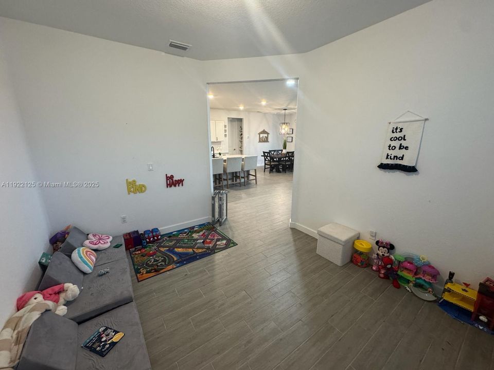 На продажу: $495,000 (4 спален, 3 ванн, 2583 Квадратных фут)