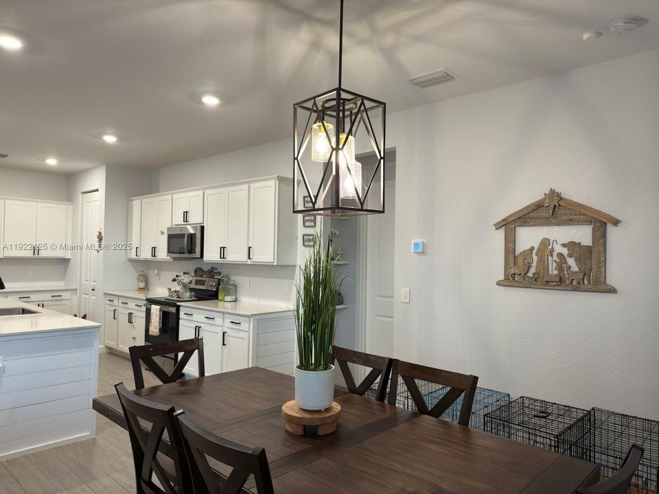 На продажу: $495,000 (4 спален, 3 ванн, 2583 Квадратных фут)