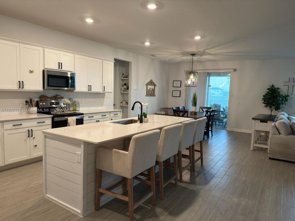 На продажу: $495,000 (4 спален, 3 ванн, 2583 Квадратных фут)