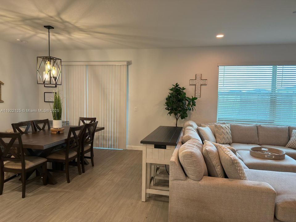 На продажу: $495,000 (4 спален, 3 ванн, 2583 Квадратных фут)