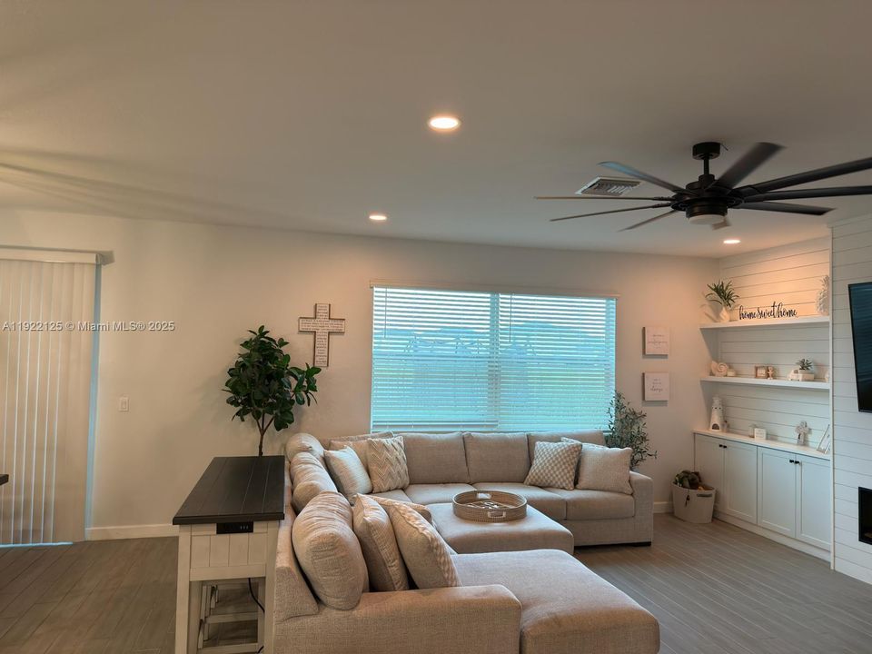 На продажу: $495,000 (4 спален, 3 ванн, 2583 Квадратных фут)