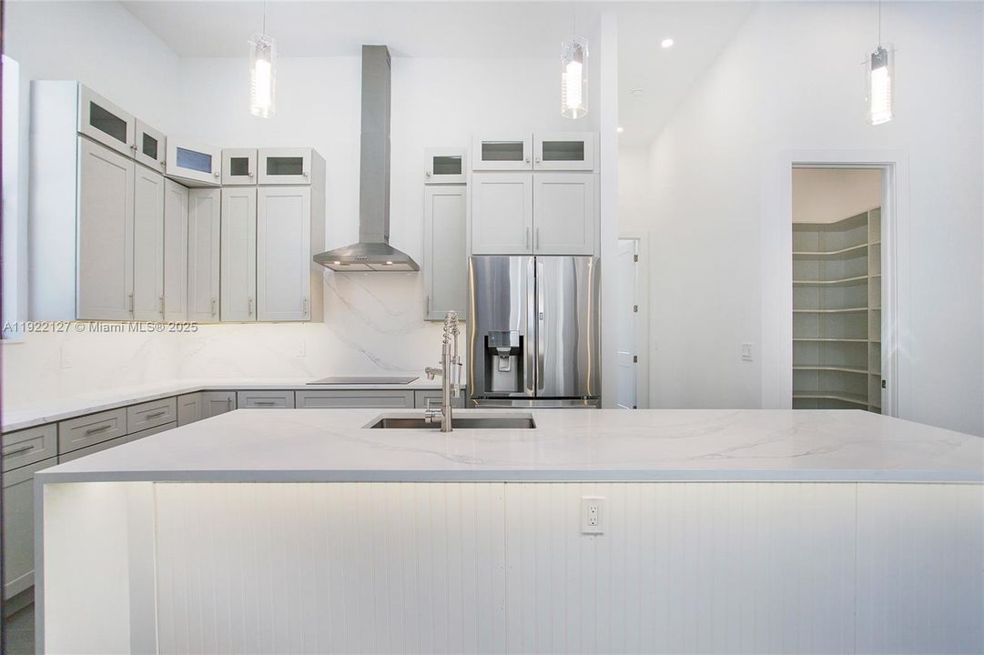 На продажу: $1,299,000 (4 спален, 4 ванн, 0 Квадратных фут)