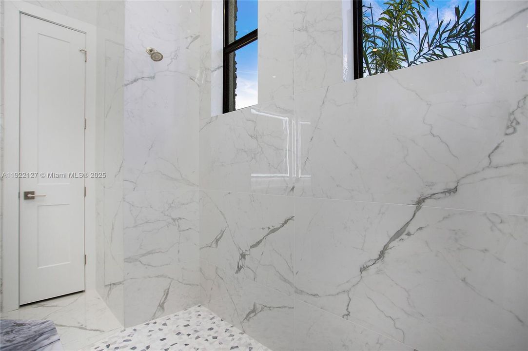 На продажу: $1,299,000 (4 спален, 4 ванн, 0 Квадратных фут)