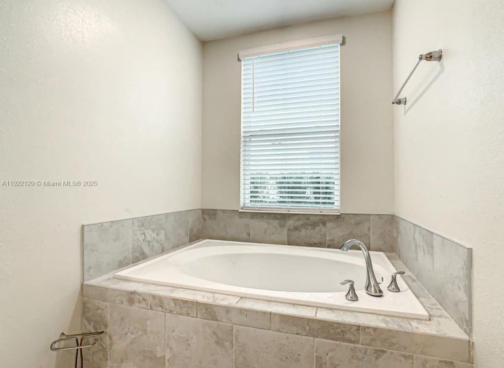 For Rent: $2,399 (3 beds, 2 baths, 0 Square Feet)