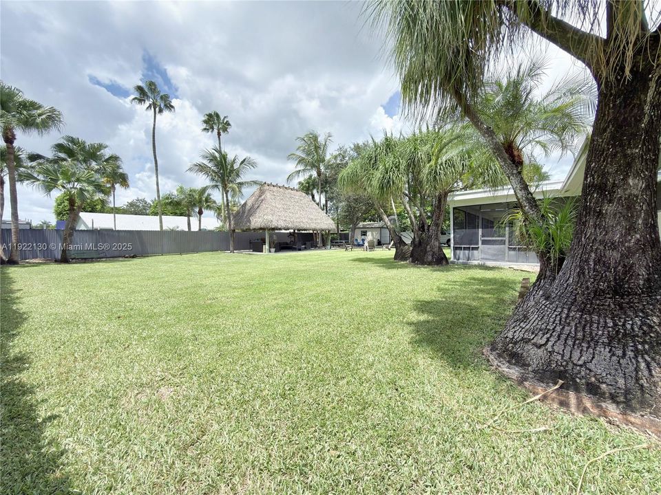 На продажу: $670,000 (3 спален, 2 ванн, 1715 Квадратных фут)