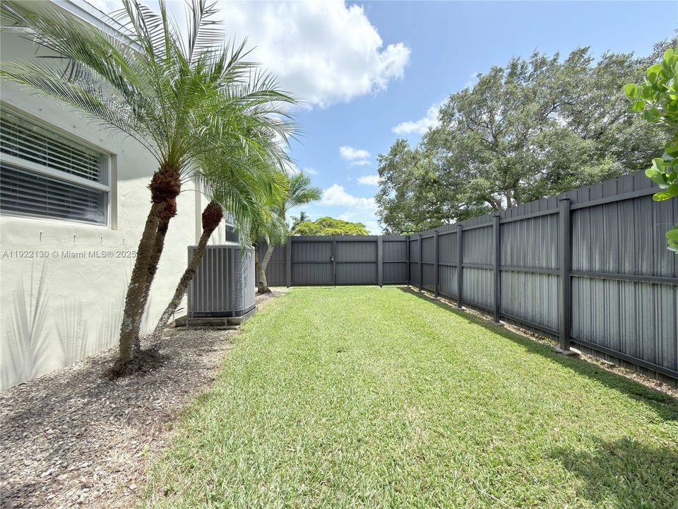 На продажу: $670,000 (3 спален, 2 ванн, 1715 Квадратных фут)