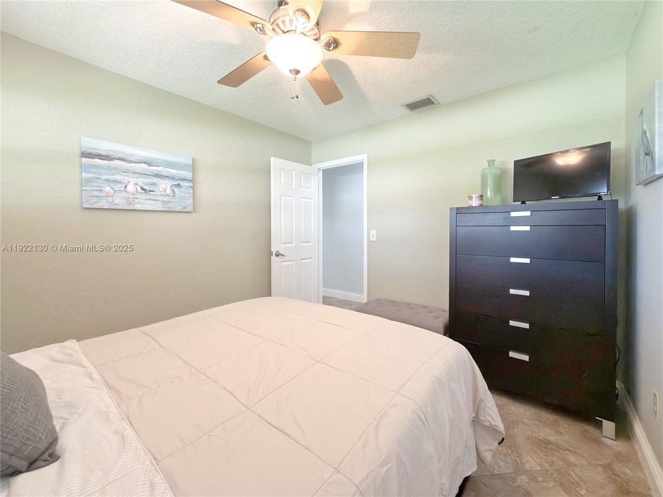 На продажу: $670,000 (3 спален, 2 ванн, 1715 Квадратных фут)