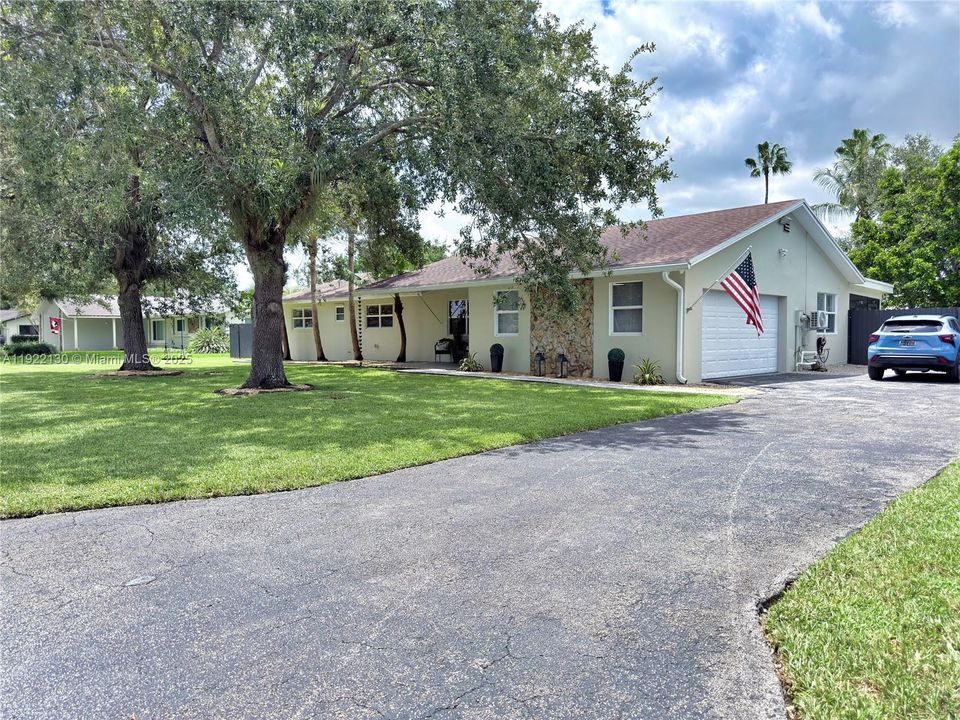 На продажу: $670,000 (3 спален, 2 ванн, 1715 Квадратных фут)