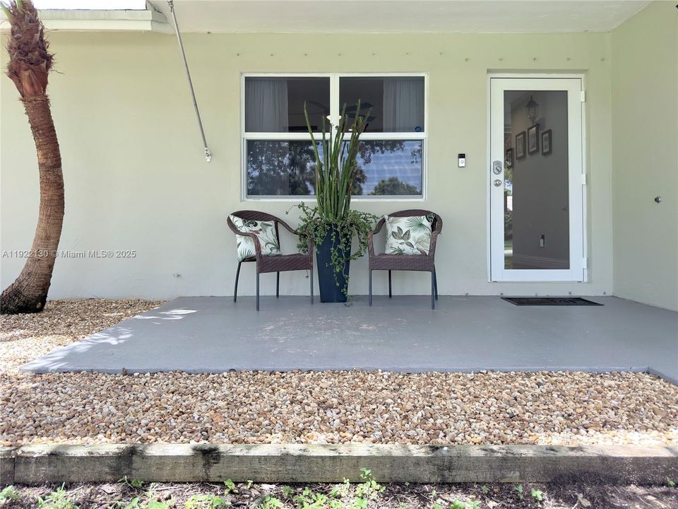 На продажу: $670,000 (3 спален, 2 ванн, 1715 Квадратных фут)