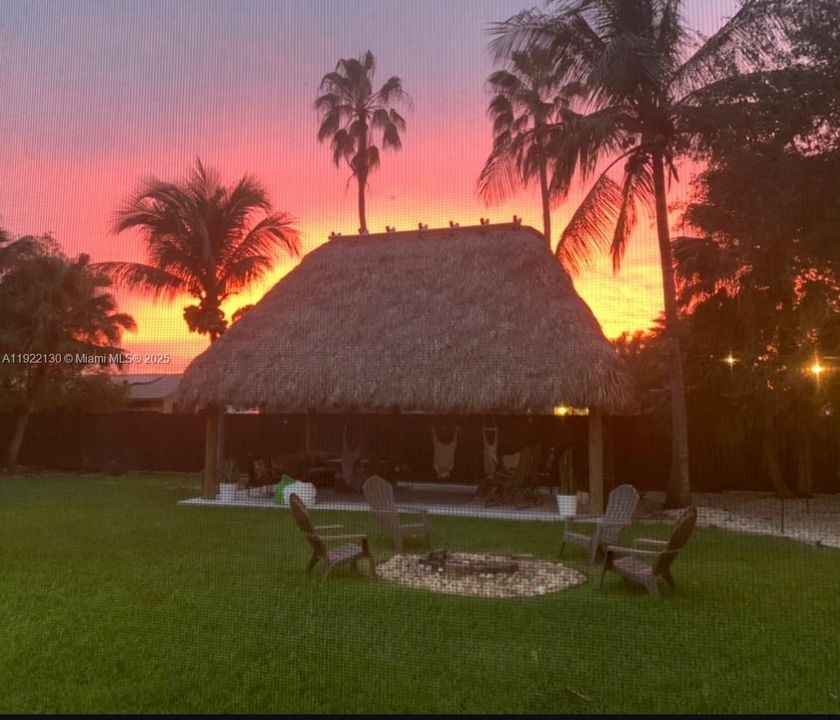 На продажу: $670,000 (3 спален, 2 ванн, 1715 Квадратных фут)