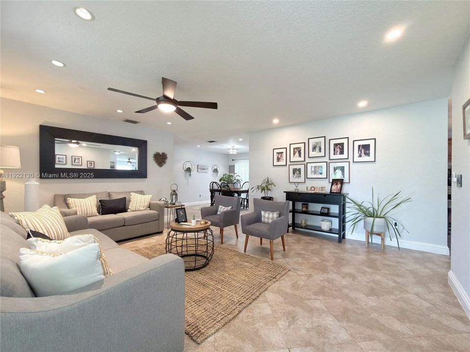 На продажу: $670,000 (3 спален, 2 ванн, 1715 Квадратных фут)