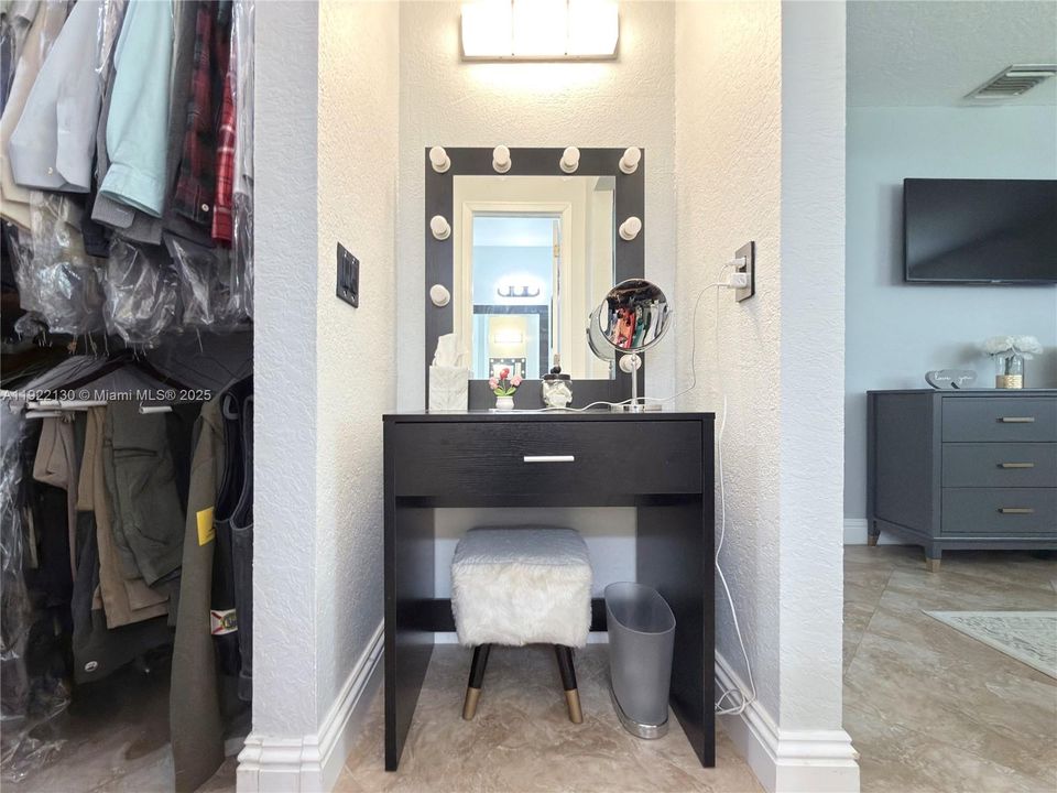 Master Vanity Nook