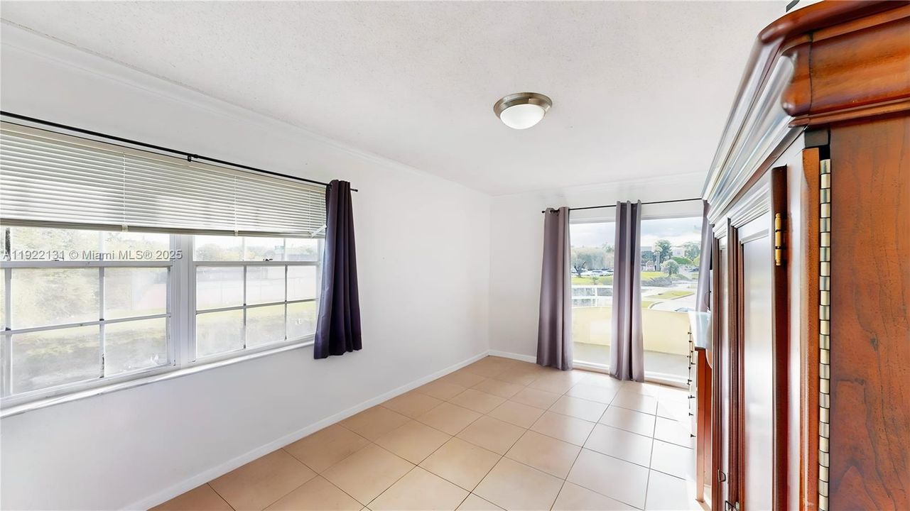 For Sale: $328,000 (2 beds, 2 baths, 1050 Square Feet)