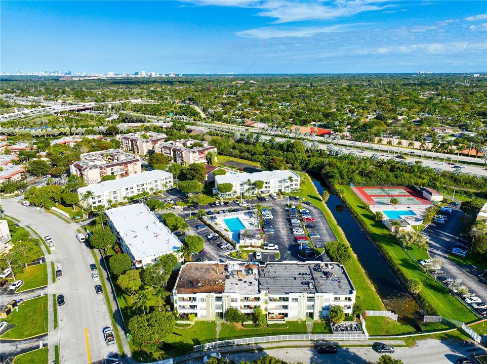 For Sale: $328,000 (2 beds, 2 baths, 1050 Square Feet)