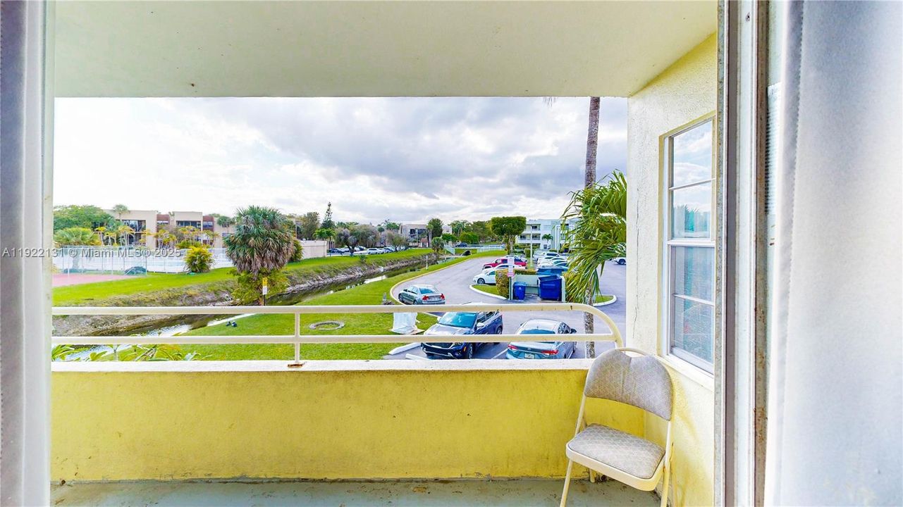 For Sale: $328,000 (2 beds, 2 baths, 1050 Square Feet)