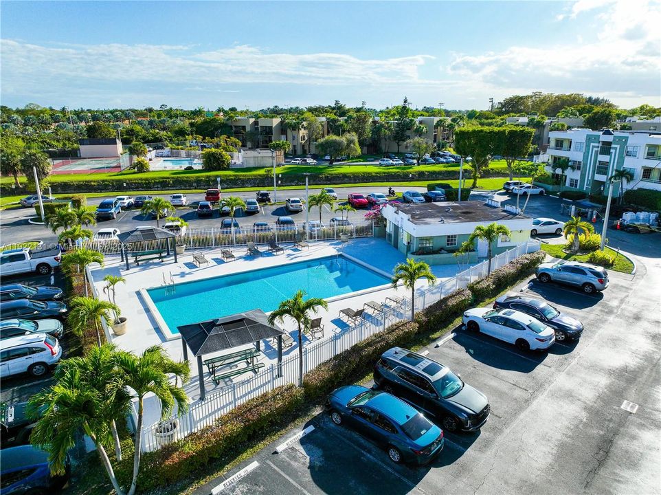 For Sale: $328,000 (2 beds, 2 baths, 1050 Square Feet)