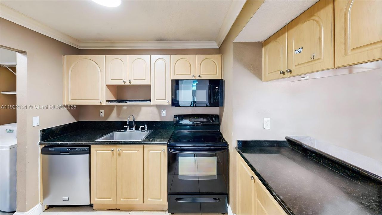 For Sale: $328,000 (2 beds, 2 baths, 1050 Square Feet)