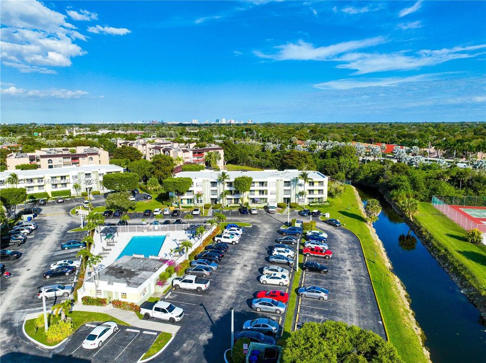 For Sale: $328,000 (2 beds, 2 baths, 1050 Square Feet)