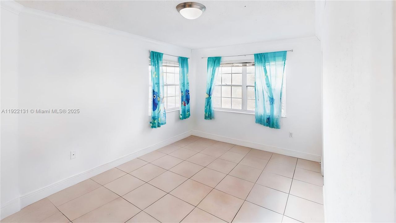 For Sale: $328,000 (2 beds, 2 baths, 1050 Square Feet)