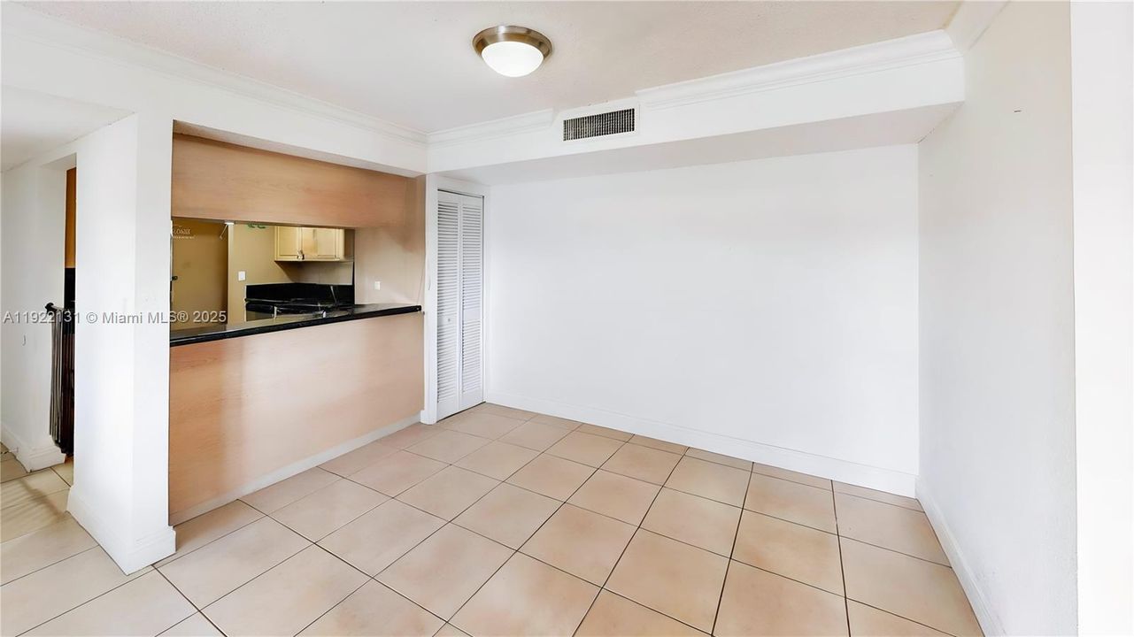 For Sale: $328,000 (2 beds, 2 baths, 1050 Square Feet)