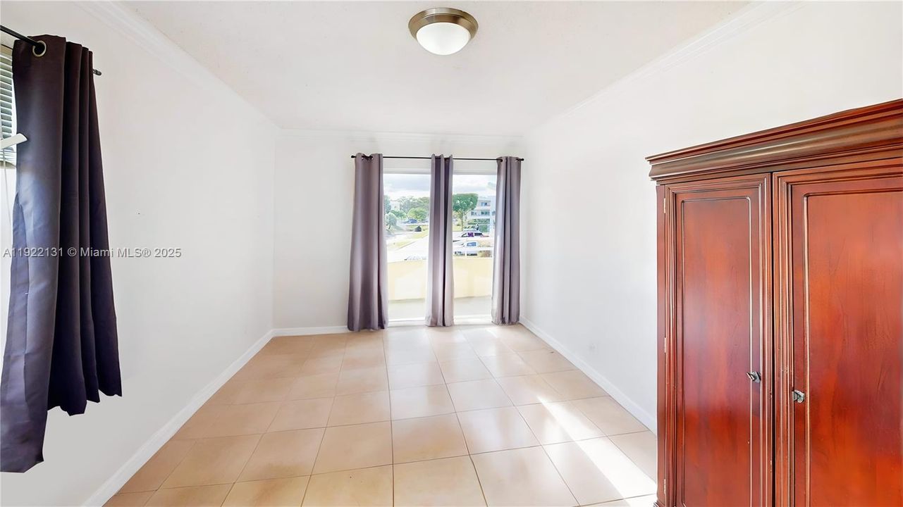 For Sale: $328,000 (2 beds, 2 baths, 1050 Square Feet)