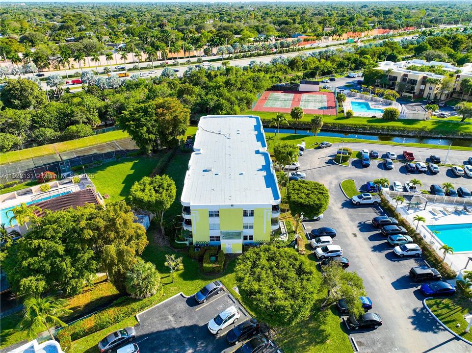 For Sale: $328,000 (2 beds, 2 baths, 1050 Square Feet)