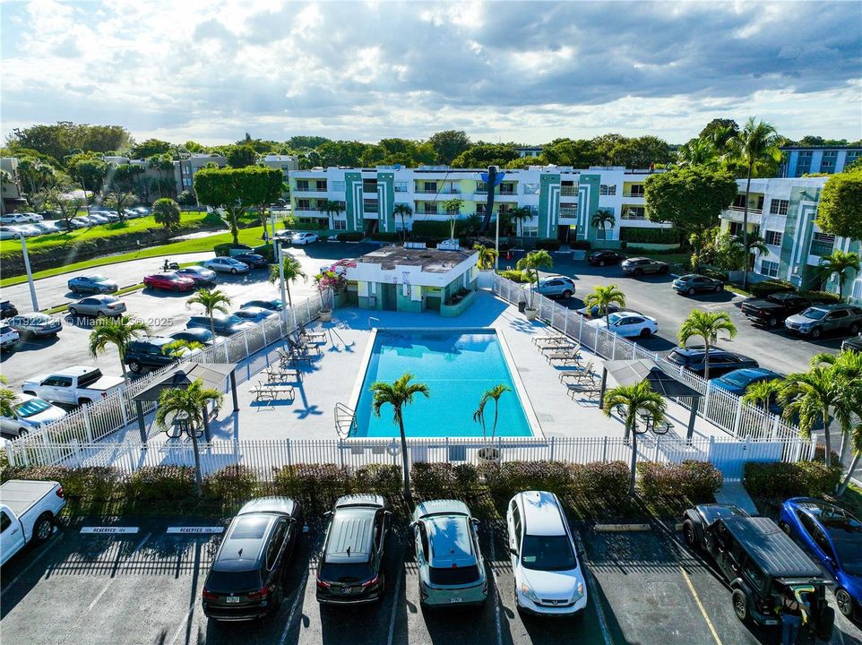 For Sale: $328,000 (2 beds, 2 baths, 1050 Square Feet)