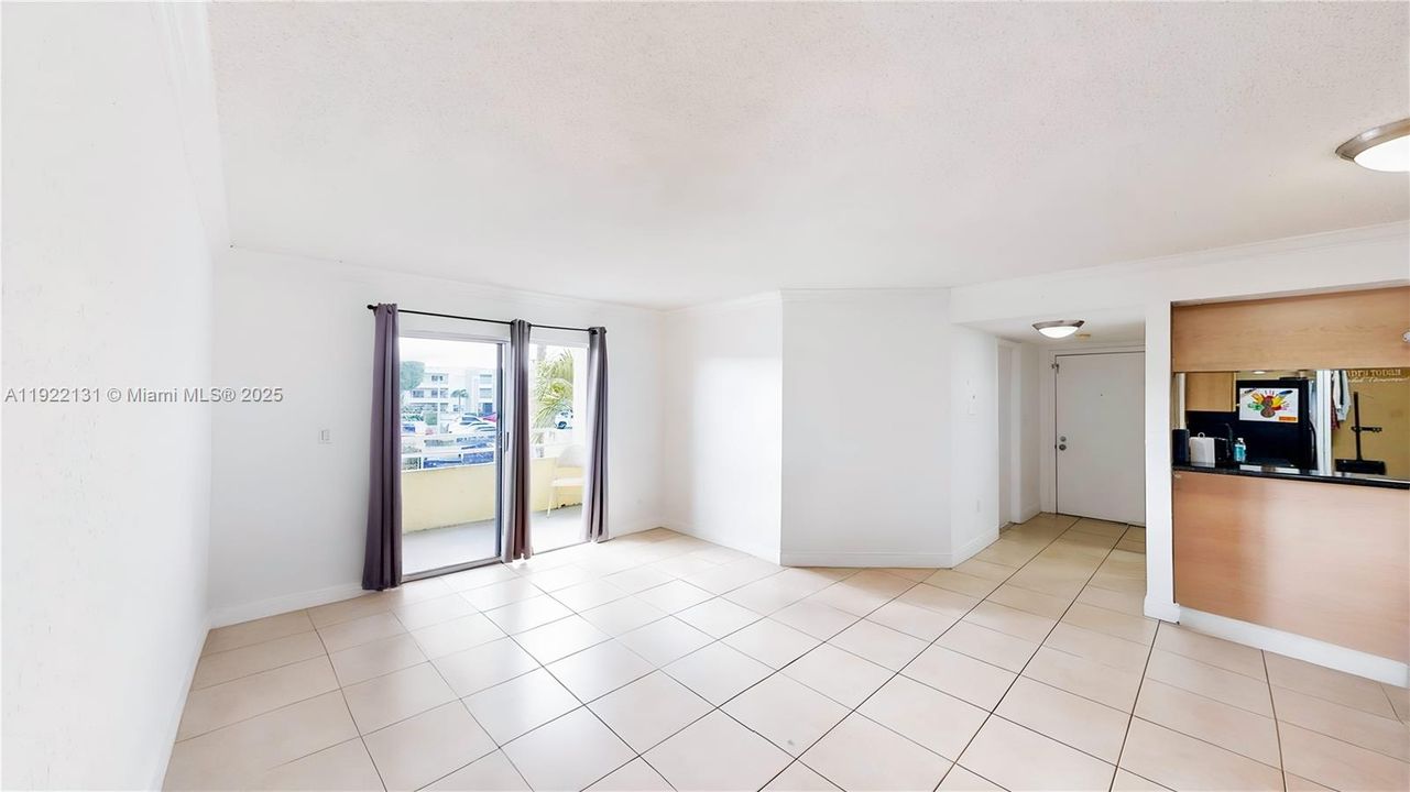For Sale: $328,000 (2 beds, 2 baths, 1050 Square Feet)