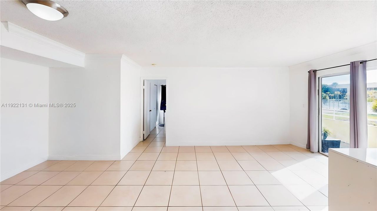 For Sale: $328,000 (2 beds, 2 baths, 1050 Square Feet)