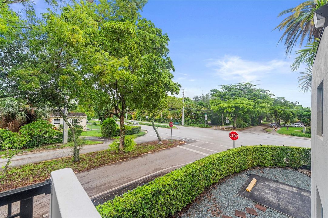 В аренду: $2,200 (2 спален, 1 ванн, 6984 Квадратных фут)