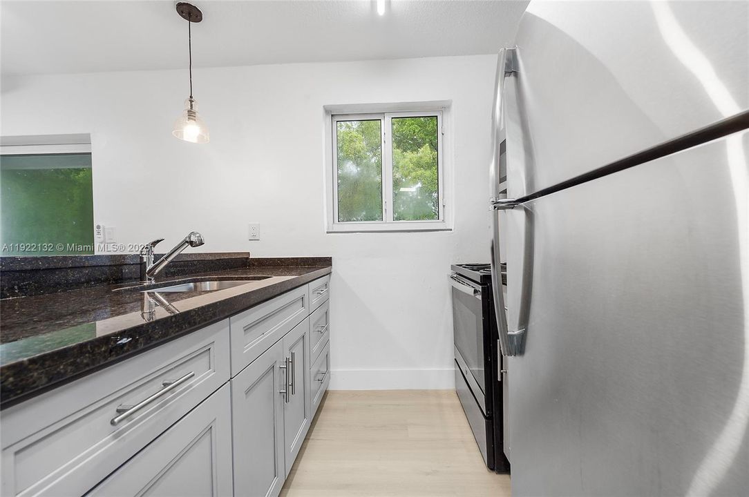 В аренду: $2,200 (2 спален, 1 ванн, 6984 Квадратных фут)