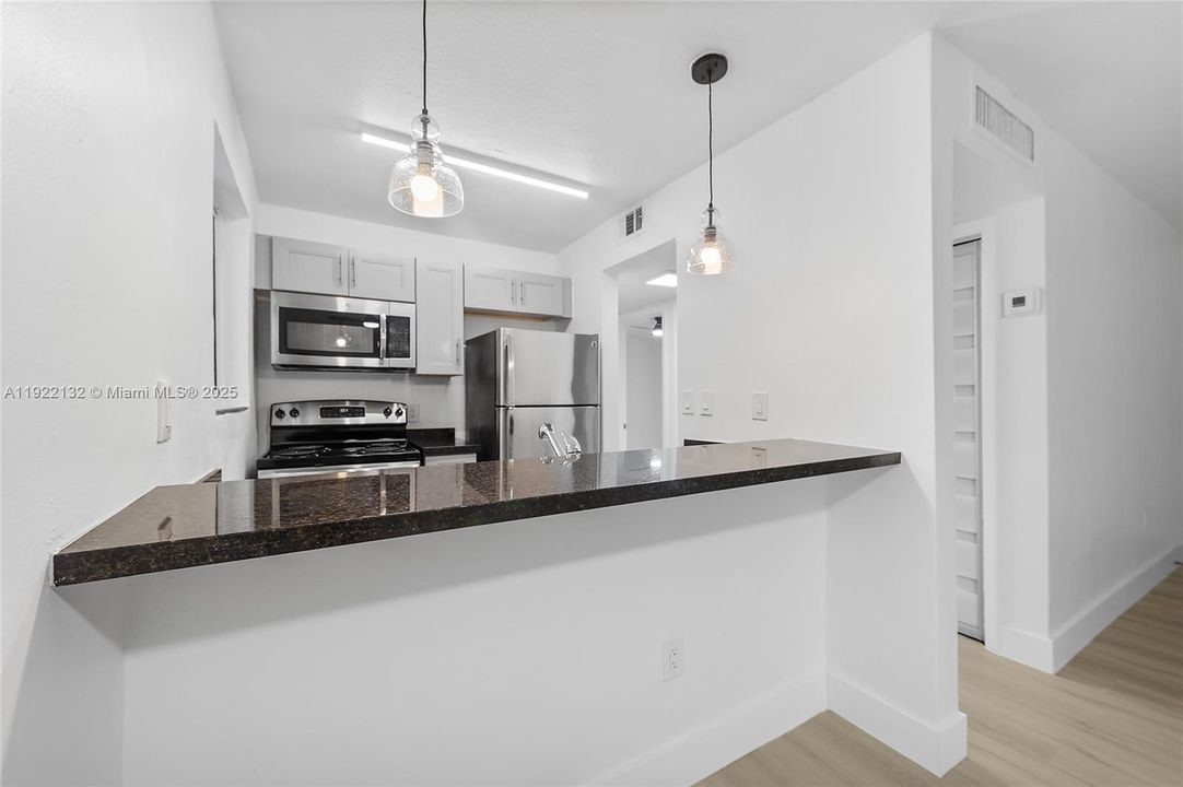 В аренду: $2,200 (2 спален, 1 ванн, 6984 Квадратных фут)