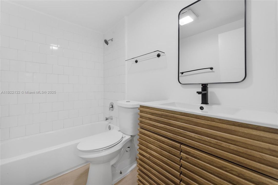 В аренду: $2,200 (2 спален, 1 ванн, 6984 Квадратных фут)