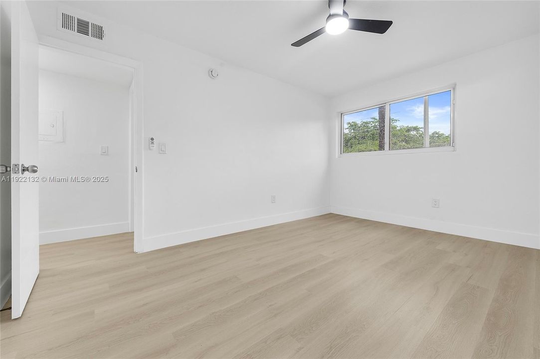 В аренду: $2,200 (2 спален, 1 ванн, 6984 Квадратных фут)