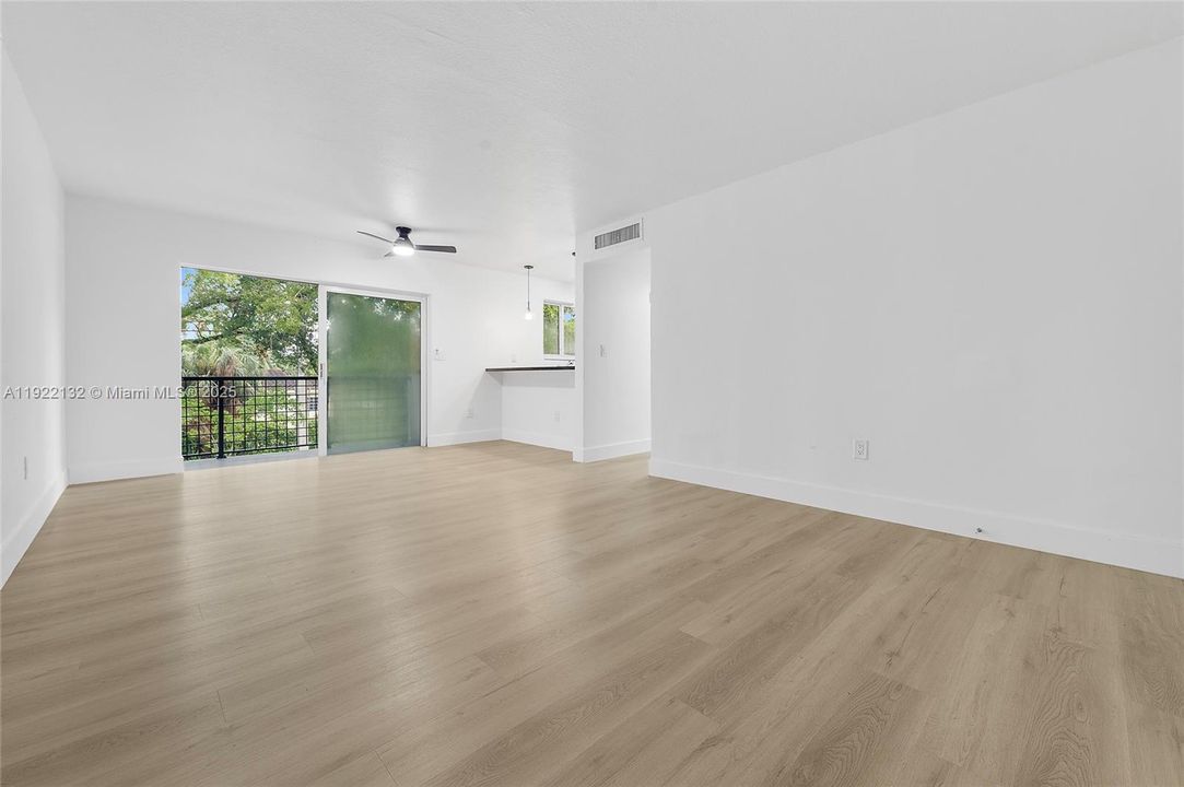 В аренду: $2,200 (2 спален, 1 ванн, 6984 Квадратных фут)