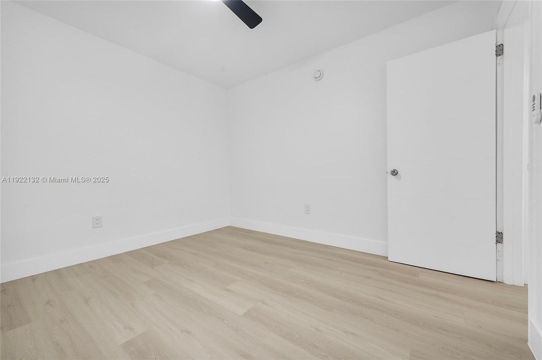 В аренду: $2,200 (2 спален, 1 ванн, 6984 Квадратных фут)