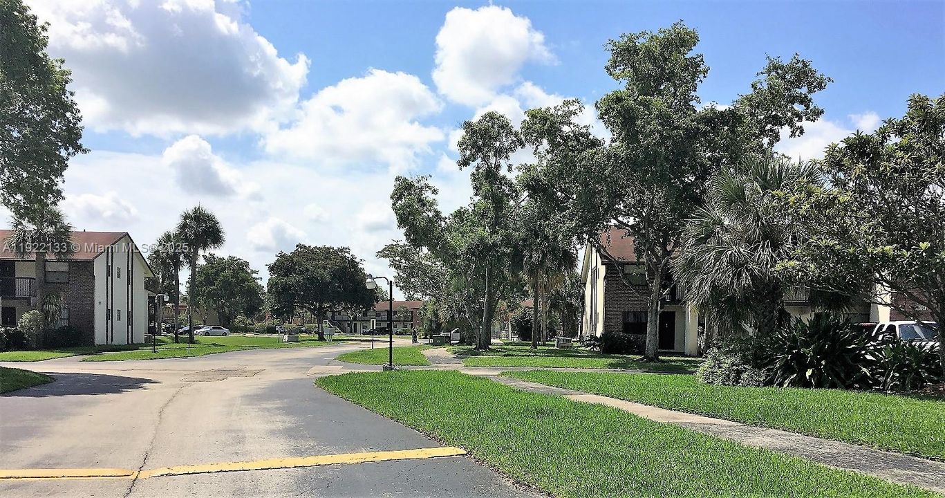 Active With Contract: $1,800 (2 beds, 2 baths, 775 Square Feet)