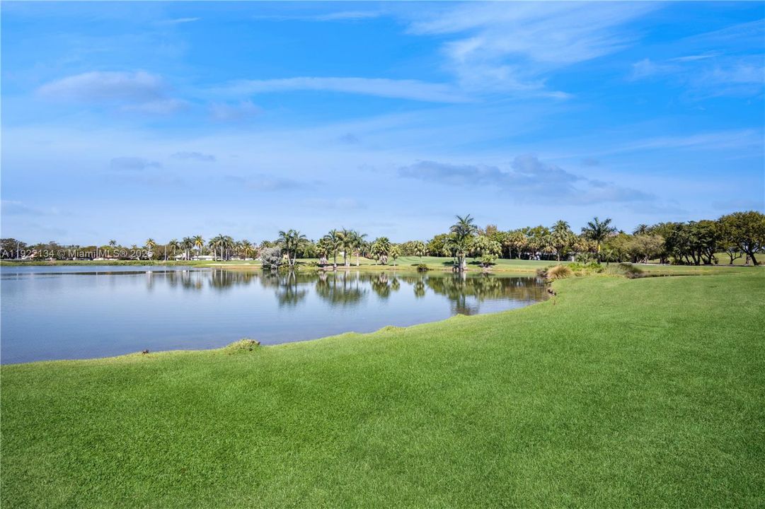 待售: $580,000 (1 贝兹, 1 浴室, 915 平方英尺)