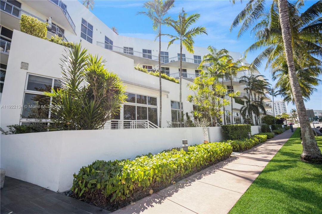 待售: $580,000 (1 贝兹, 1 浴室, 915 平方英尺)