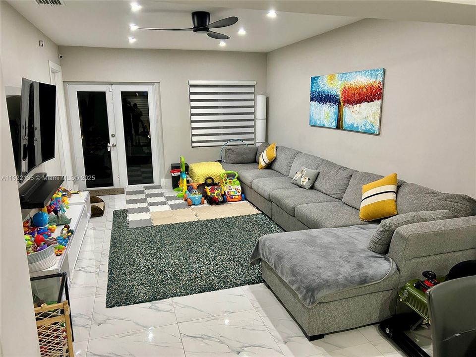 For Rent: $4,300 (4 beds, 2 baths, 1822 Square Feet)