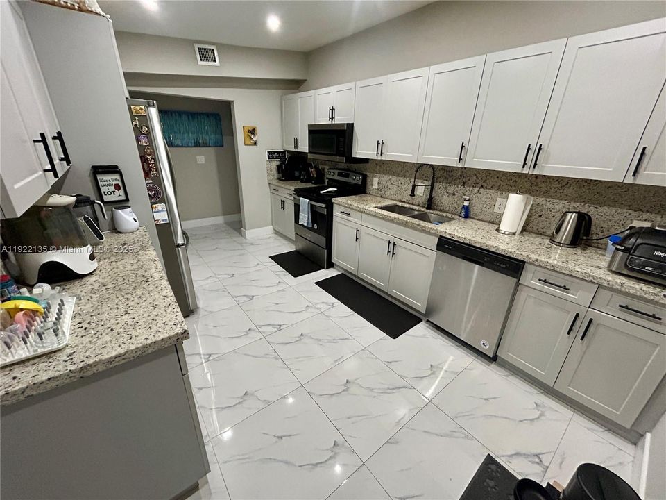 For Rent: $4,300 (4 beds, 2 baths, 1822 Square Feet)