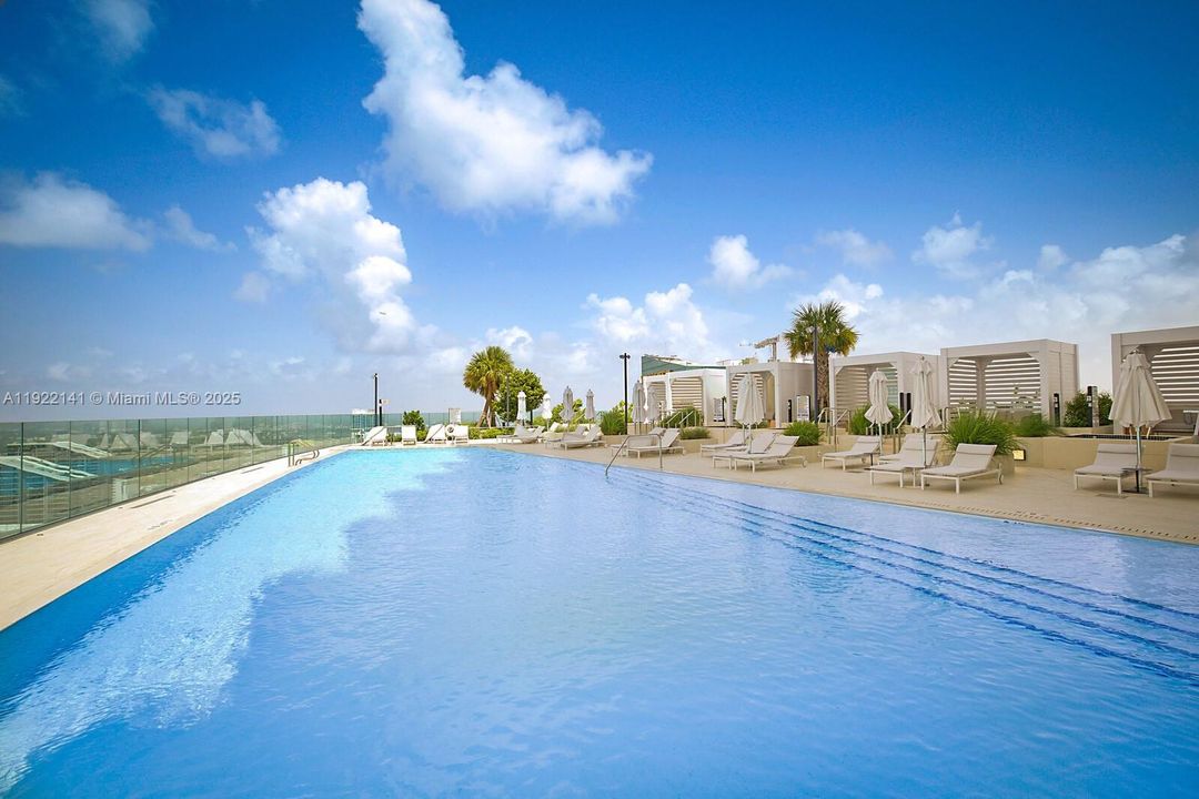 出租: $17,000 (2 贝兹, 3 浴室, 2063 平方英尺)