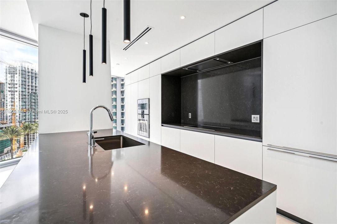 出租: $17,000 (2 贝兹, 3 浴室, 2063 平方英尺)