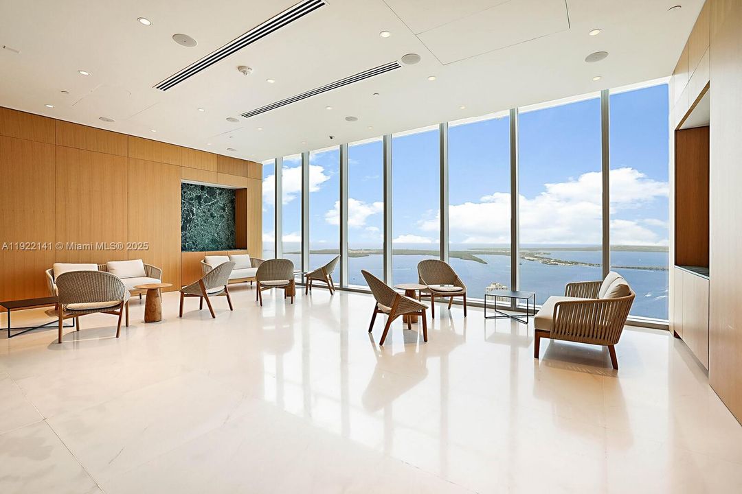 出租: $17,000 (2 贝兹, 3 浴室, 2063 平方英尺)