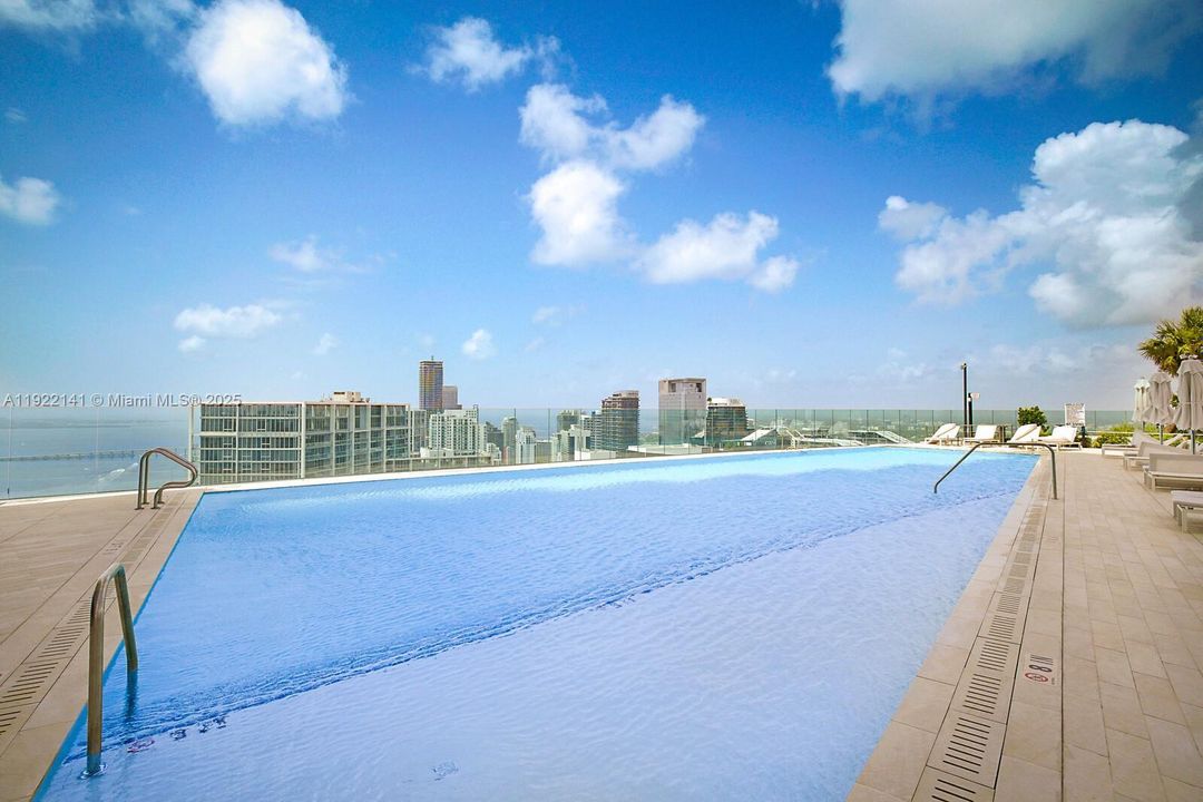 出租: $17,000 (2 贝兹, 3 浴室, 2063 平方英尺)