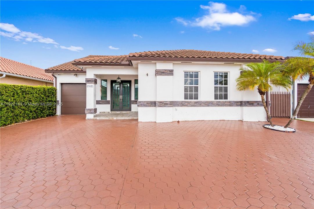 For Sale: $699,900 (4 beds, 2 baths, 2167 Square Feet)