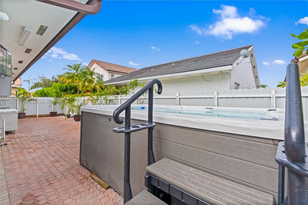 For Sale: $699,900 (4 beds, 2 baths, 2167 Square Feet)