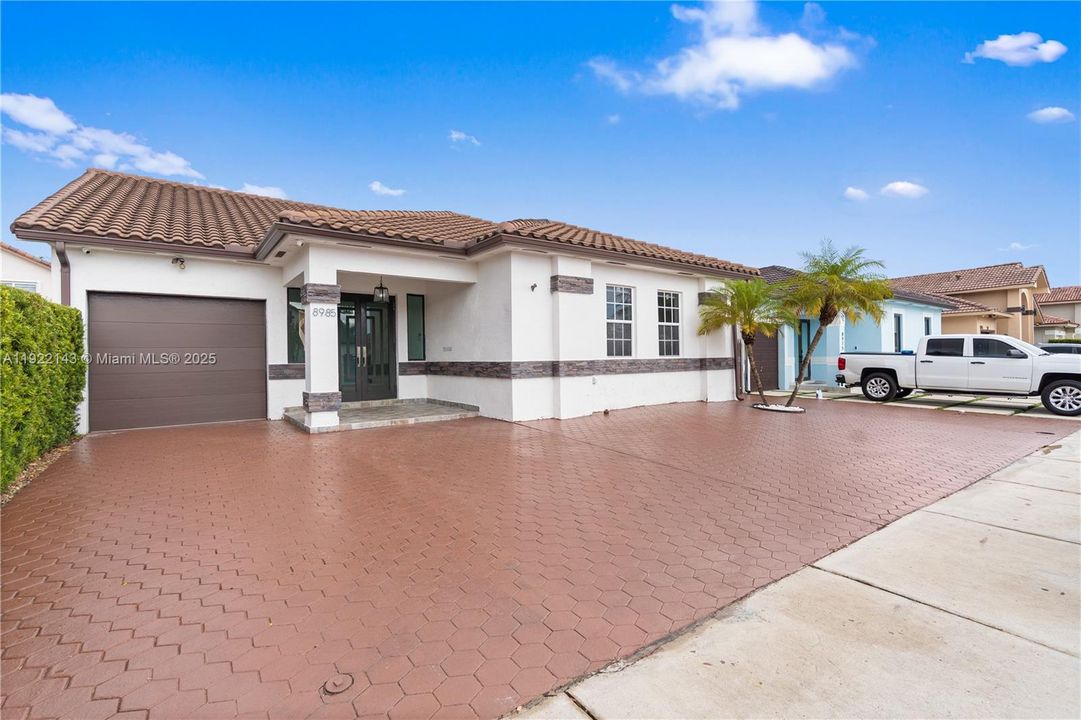 For Sale: $699,900 (4 beds, 2 baths, 2167 Square Feet)